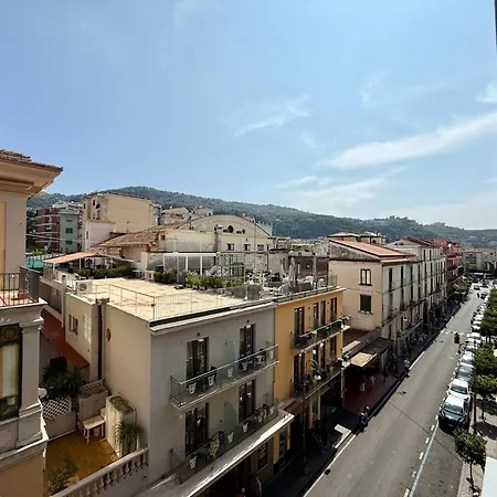 Yourhome - Domus Rubina アパート *