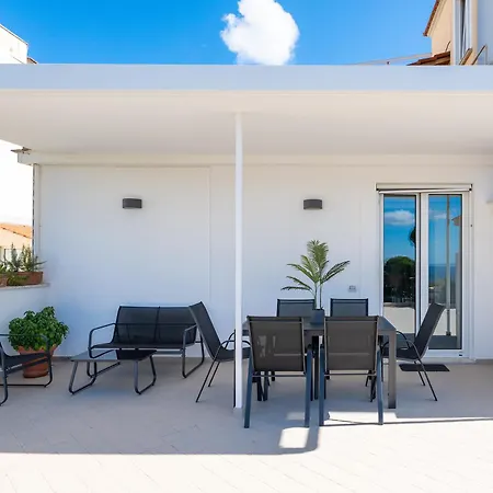 Yourhome - Domus Rubina アパート *